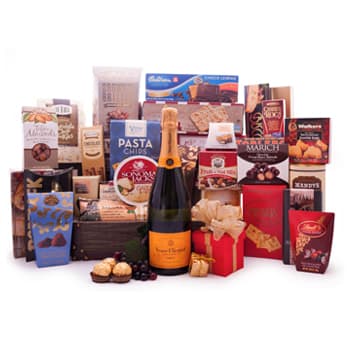 Toast with Veuve – view 2
